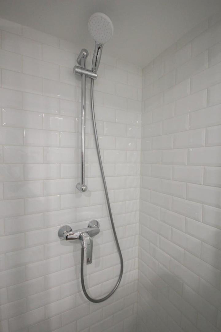 Bright, Fully-Equipped Apartment In Central ליל מראה חיצוני תמונה