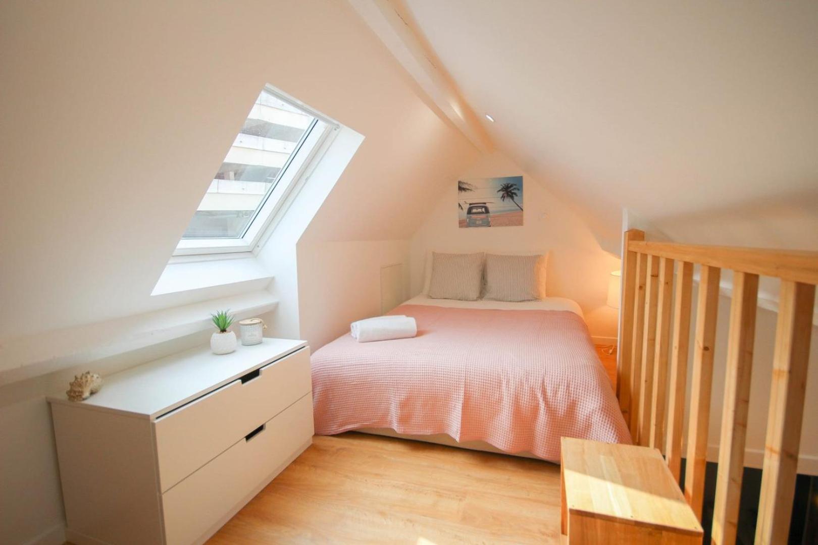 Bright, Fully-Equipped Apartment In Central ליל מראה חיצוני תמונה