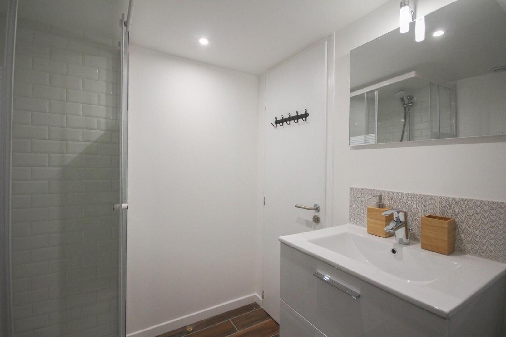 Bright, Fully-Equipped Apartment In Central ליל מראה חיצוני תמונה